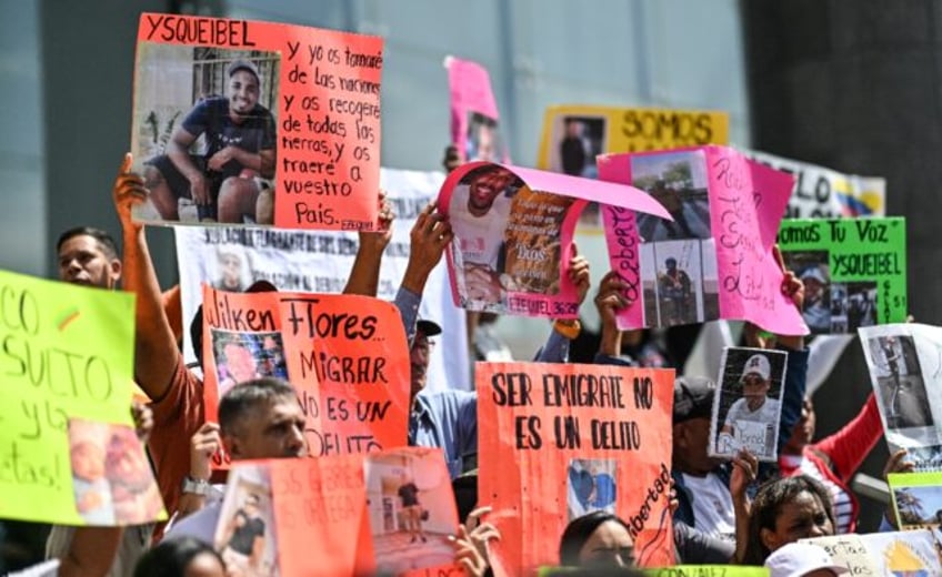 Relatives of Venezuelan migrants deported by the United States and imprisoned in El Salvad