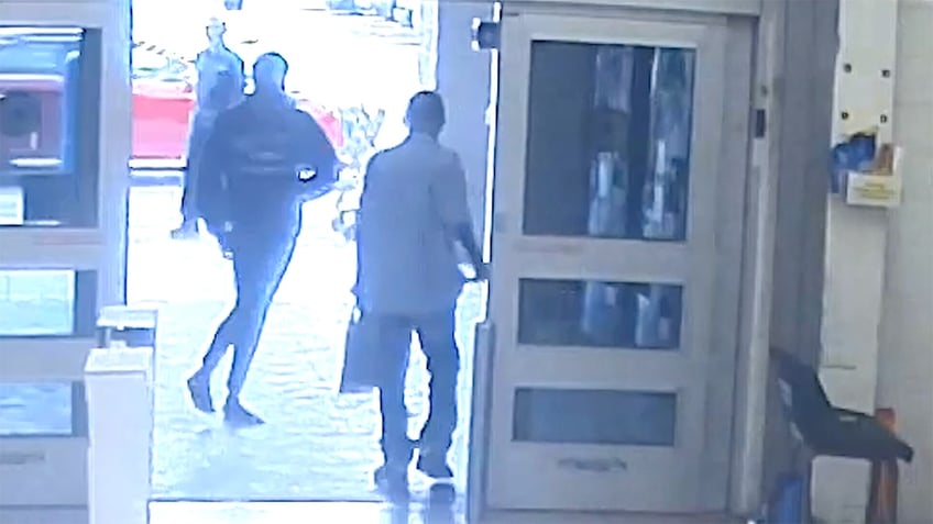 elderly walmart shopper punched in florida deputies looking for suspect