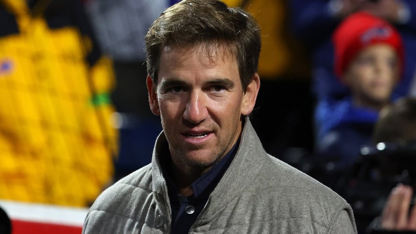 eli manning shades jets offense on manningcast broadcast no one has said that all year long