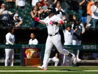 Elko makes his first hit count: His 3-run homer lifts the White Sox over the Marlins 4-2