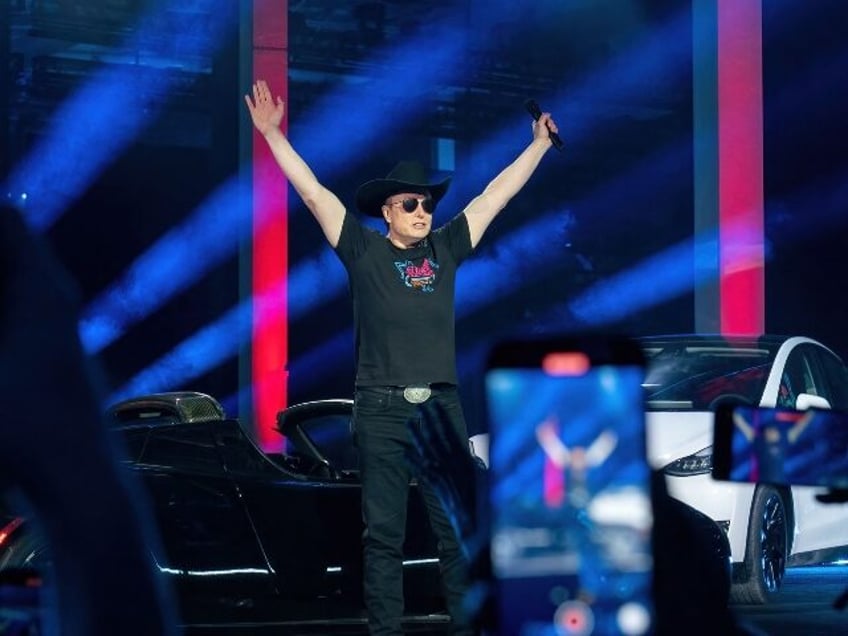 Elon Musk cosplays as Texan