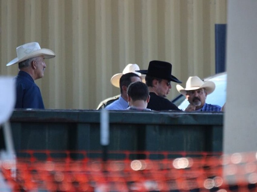 elon musk visits texas border crisis hotspot with rep gonzales