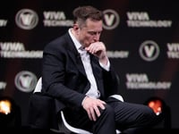 Elon Musk’s Tesla Shows Cracks in Its EV Business Model