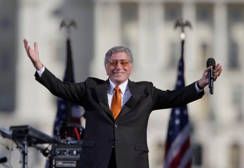 elton john berry gordy scorsese and more friends and admirers of tony bennett react to his death