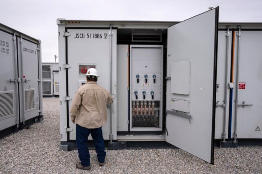 energy department announces 325m for batteries that can store clean electricity longer