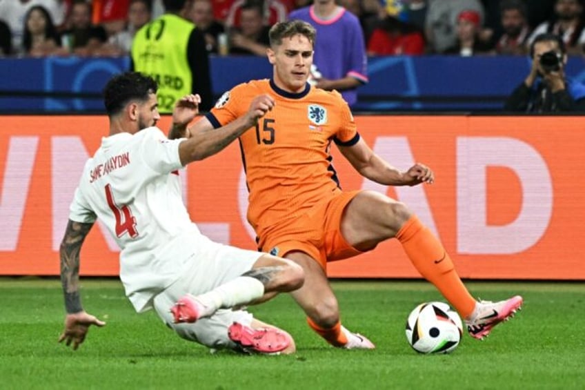 Netherlands defender Micky van de Ven expects a Premier League style battle against Englan