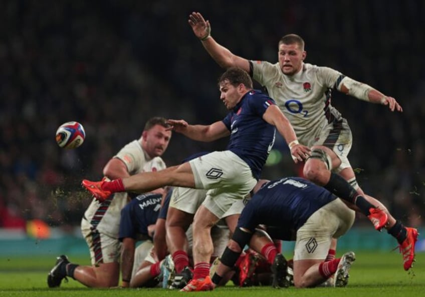 On the charge: England No 8 Tom Willis (R) tries to block a kick from Antoine Dupont (C) d