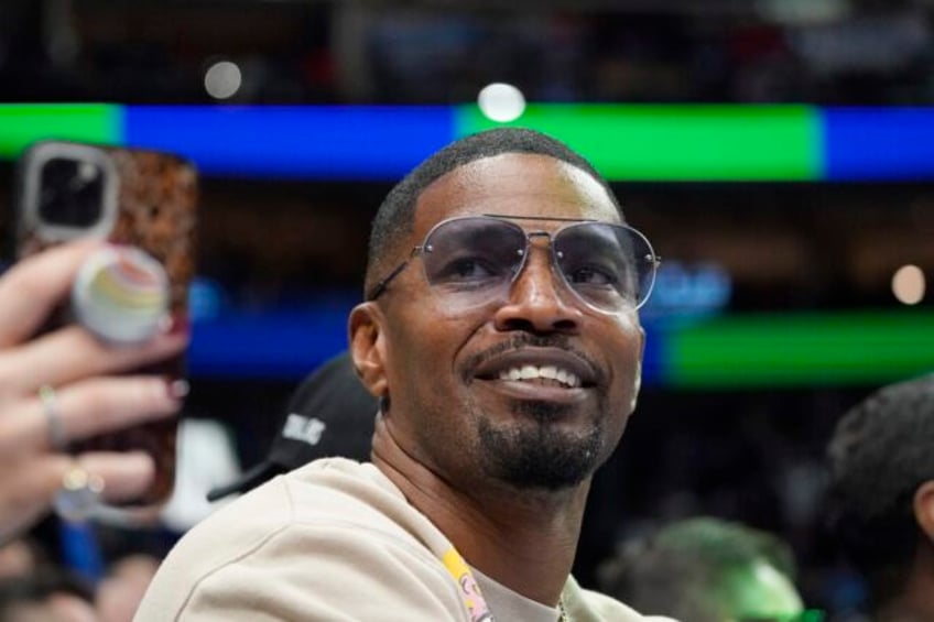 entertainer jamie foxx tells fans in an instagram message that he is recovering from an illness