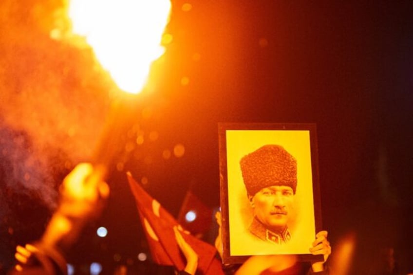 Fans of both teams welcomed the returning players, waving Turkish flags and pictures of Ataturk