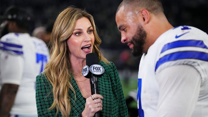 Erin Andrews interviews Dak Prescott