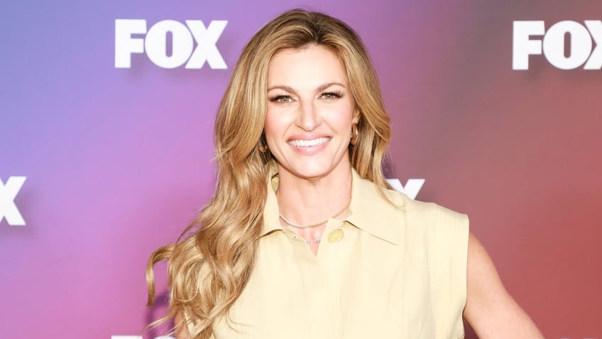 erin andrews dishes little intel on how nfl wags feel about travis kelce taylor swift romance