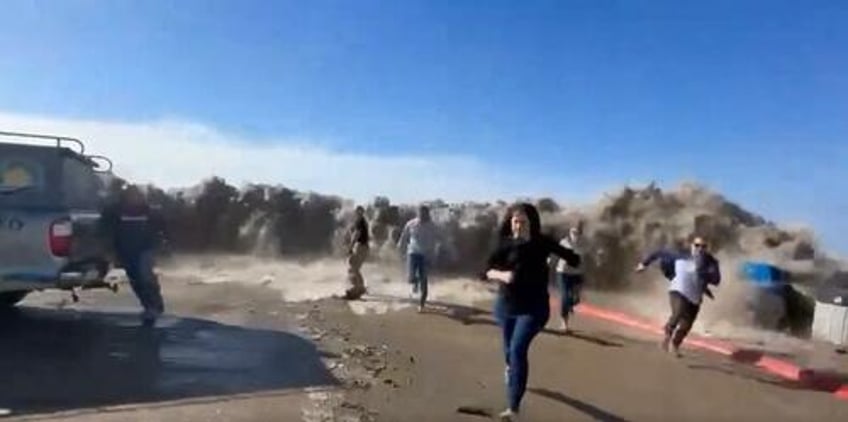 escape from ventura watch as panicked californians flee mini tsunami