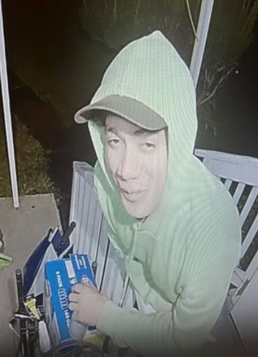escaped us killer seen farther afield with new look police