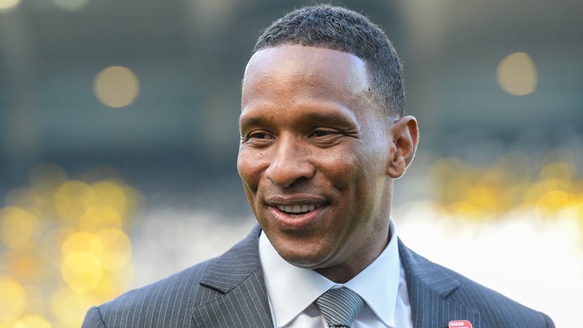 espn broadcaster shaka hislop collapses on air before real madrid ac milan friendly