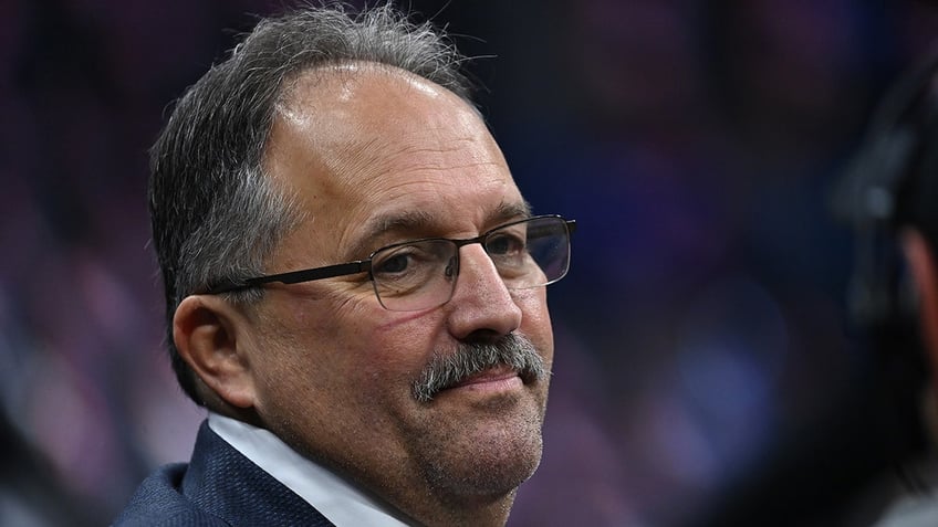 Stan Van Gundy at Kings game