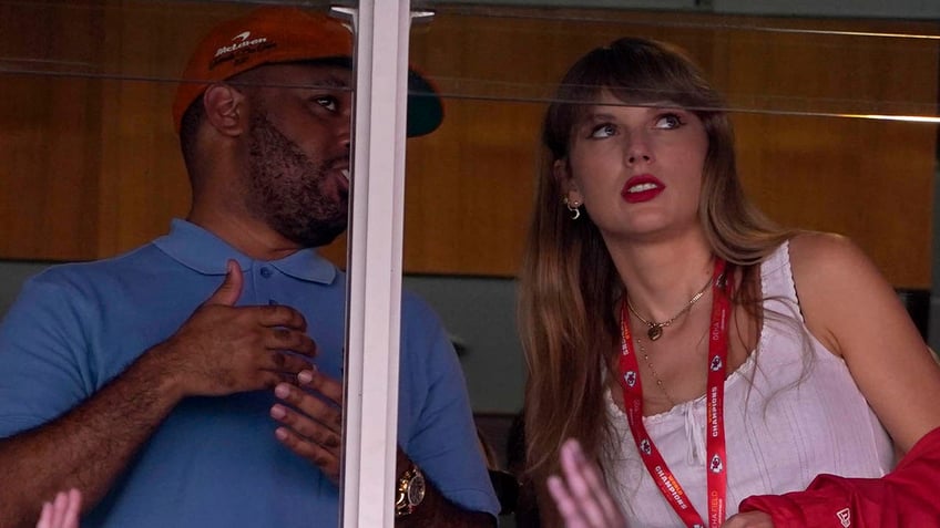 espns elle duncan believes travis kelce and taylor swift are not dating its a stunt