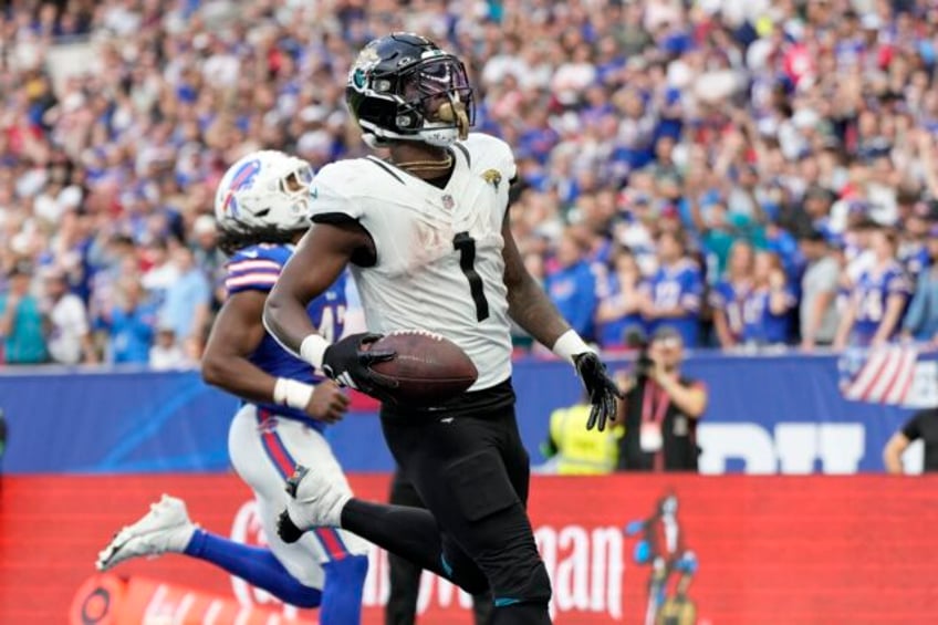 etienne runs for 2 tds and jaguars beat bills 25 20 for back to back london wins