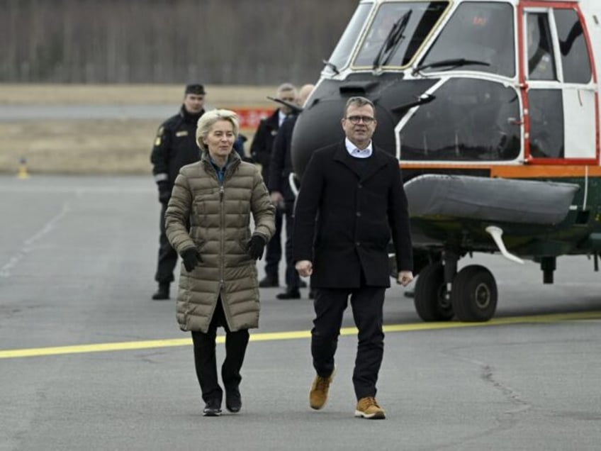 President of the European Commission Ursula von der Leyen (L) and Finland's Prime Min