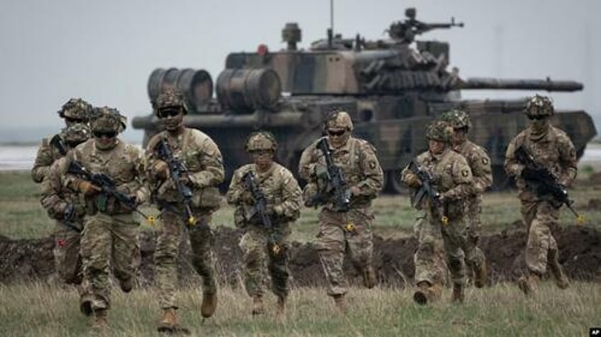 europe working on plans to send 30000 troops to ukraine as trump talks drawdown