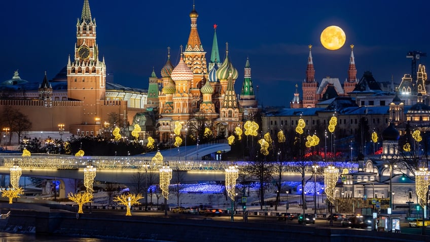 St Basils Cathedral, Moscow at night