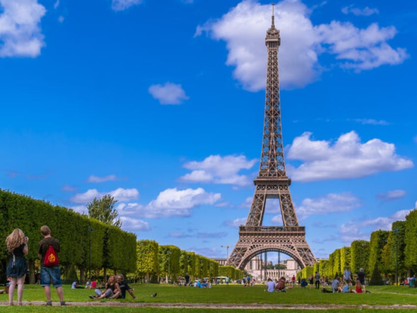 Eiffel Tower, Paris.