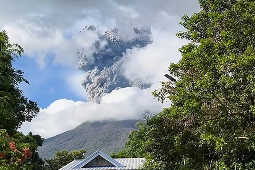 Rising more than 2,400 metres (8,000 feet) above sea level on the central island of Negros