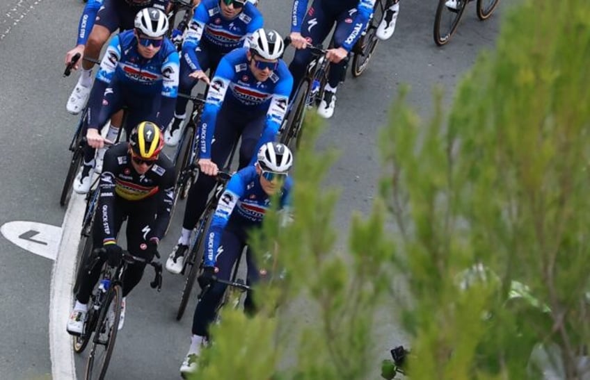 Remco Evenepoel (C) in training