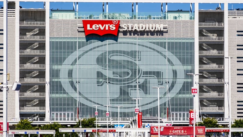 every san francisco 49ers fan needs these 5 things before super bowl sunday