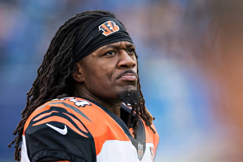 ex bengals star adam pacman jones arrested at cincinnati airport for unruly behavior