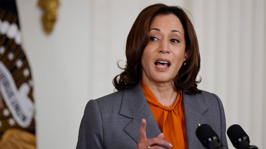 ex california gov jerry brown snubs kamala harris when asked opinion of her do not have a thought on that