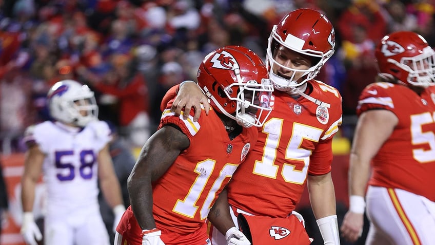 Tyreek Hill celebrates with Patrick Mahomes