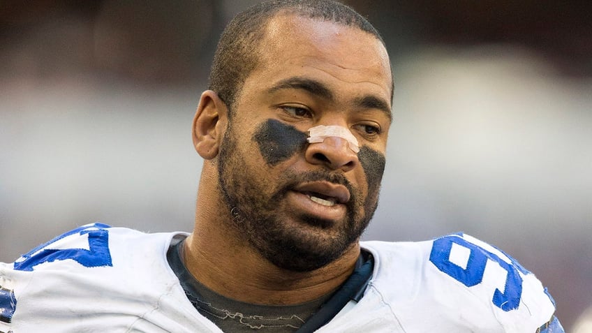 ex cowboys star talks aura of playing for americas team gift that keeps on giving