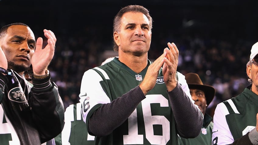 ex jets quarterback who suffered eerily similar injury to aaron rodgers says team will shock a lot of people