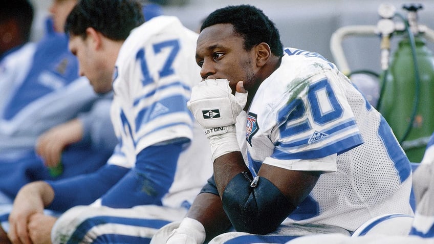 ex lions quarterback shades barry sanders rips critics after getting backlash in doc about running back