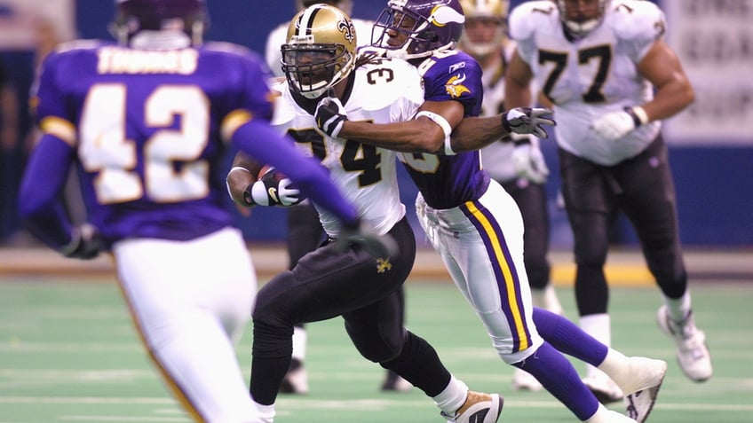 Ricky Williams vs Vikings