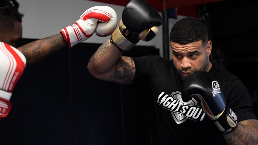 Shawne Merriman trains