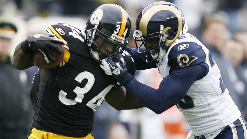 Rashard Mendenhall stiff arm