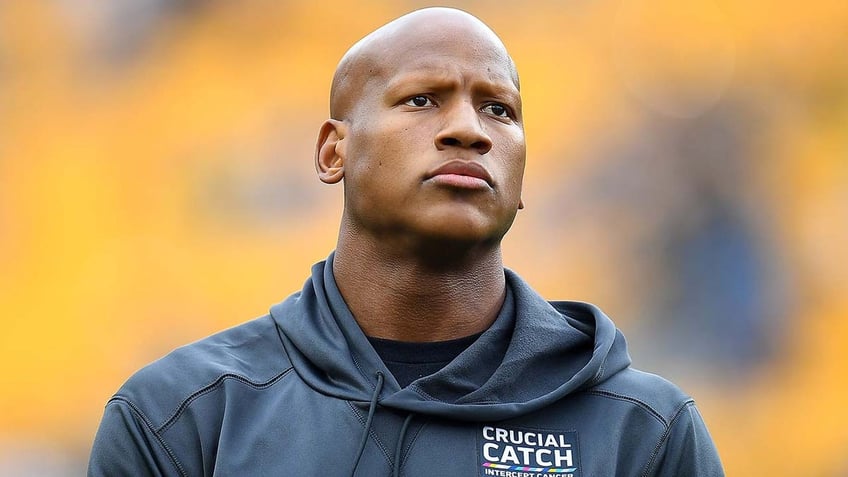 ex steelers star ryan shazier faces infidelity accusations in deleted post liar and a cheater