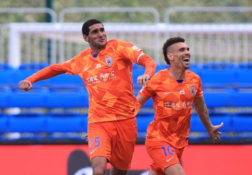 ex united star fellaini bids emotional farewell to chinese football