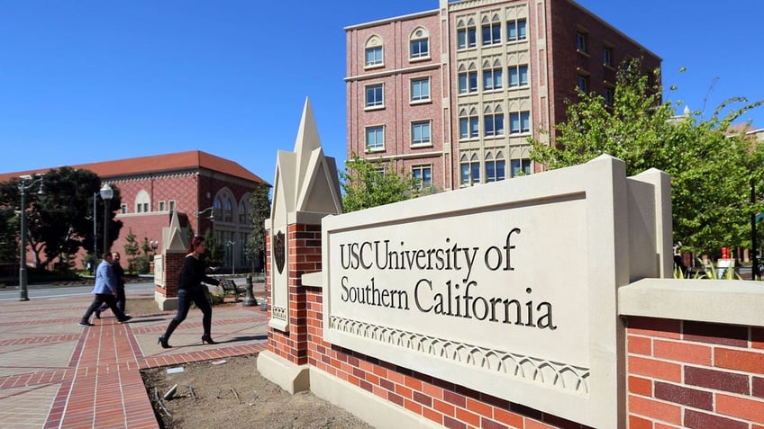 ex usc gynecologist charged with sexually assaulting students dies before going to trial