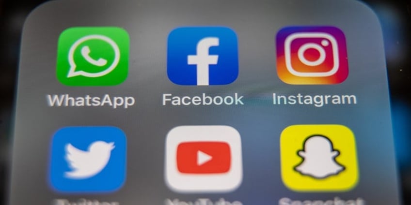 excessive social media use has many of the same effects as substance abuse says expert