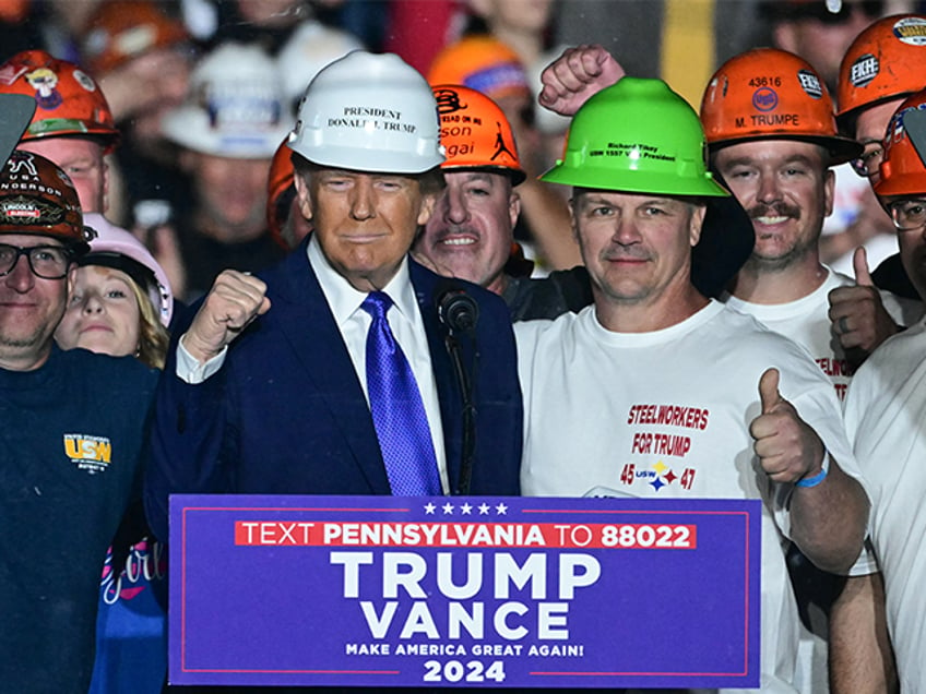 Members of "Steelworkers for Trump" pose with former US President and Republican