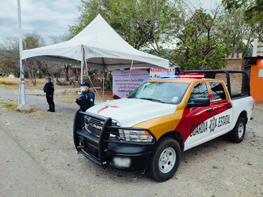 exclusive mexico investigating current former border state cops for arms trafficking