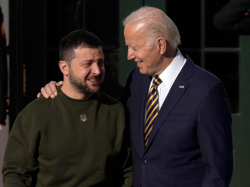 U.S. President Joe Biden (R) welcomes President of Ukraine Volodymyr Zelensky to the White