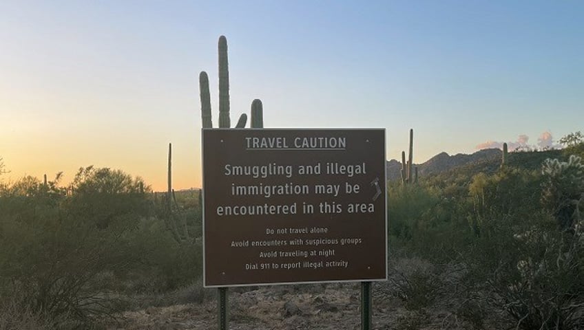 exclusive photos 300 migrants stroll across biden admins closed border into arizona on labor day