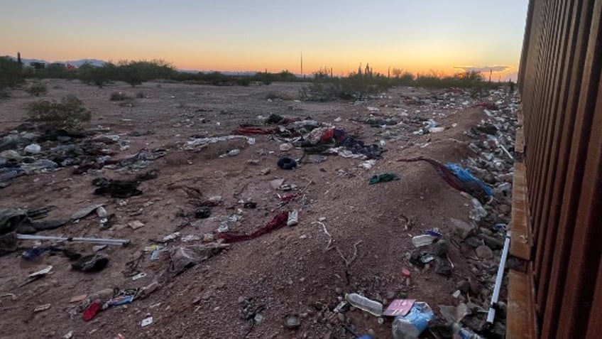 exclusive photos 300 migrants stroll across biden admins closed border into arizona on labor day