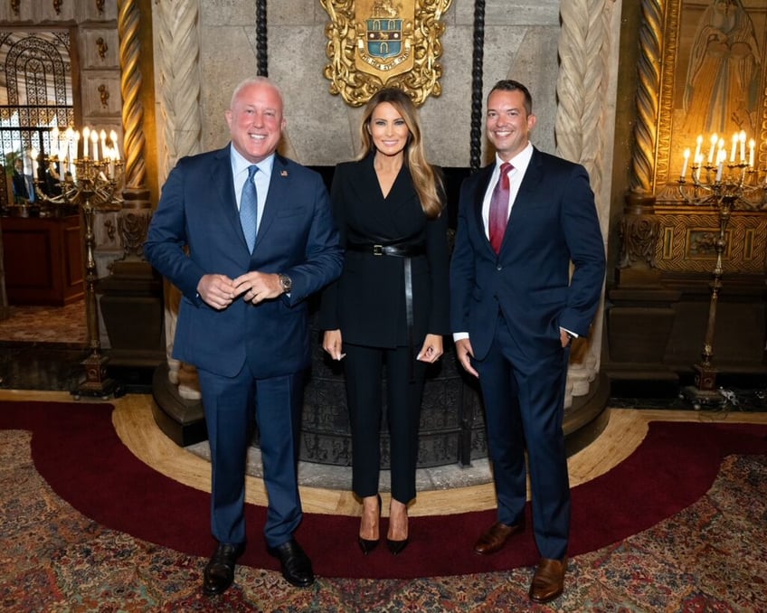 exclusive photos melania trump headlines mar a lago log cabin republicans fundraiser