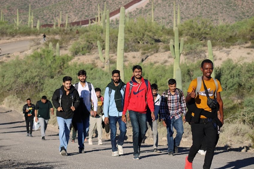 exclusive photos migrants from around the world stream across closed border into arizona