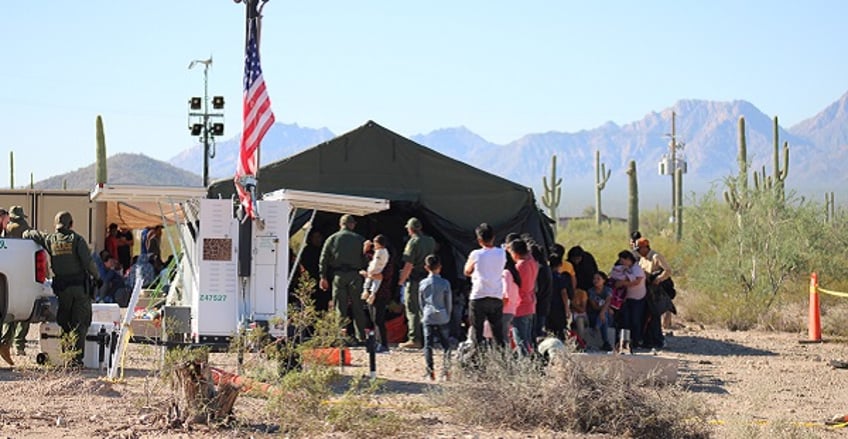 exclusive photos migrants from around the world stream across closed border into arizona