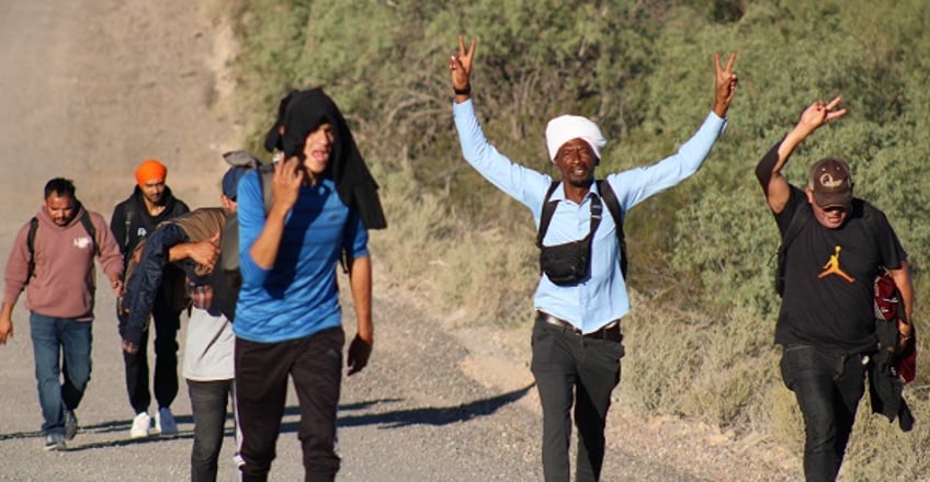 exclusive photos migrants from around the world stream across closed border into arizona